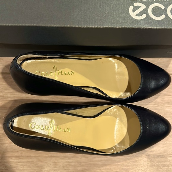 Leather pumps - Picture 1 of 2